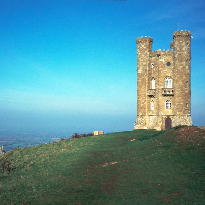 6 Best Dog-Friendly Walks in the Cotswolds 🐾